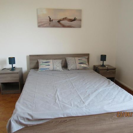 Au Calme Residence L'Ile Heureuse เลแล็คส์ ภายนอก รูปภาพ