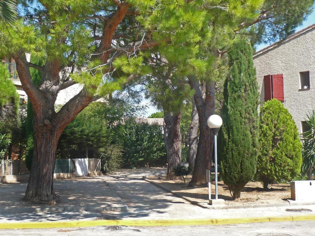 Au Calme Residence L'Ile Heureuse เลแล็คส์ ภายนอก รูปภาพ